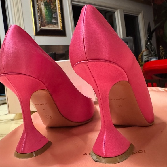 Amina Muaddi Pink Satin Pumps size 39 - Picture 6 of 8